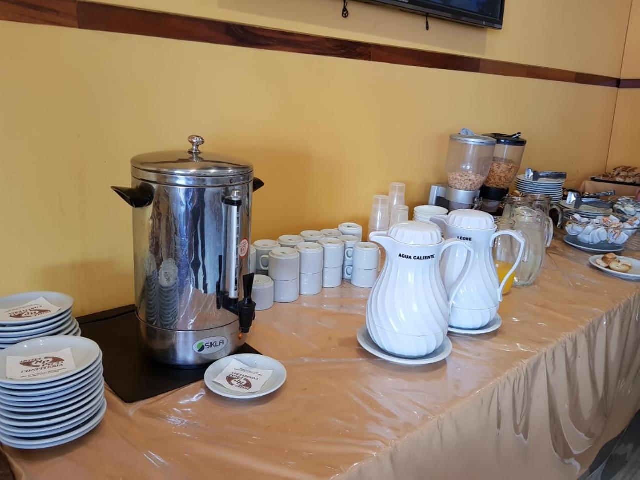 Hotel Pico 헤네랄 피코 외부 사진