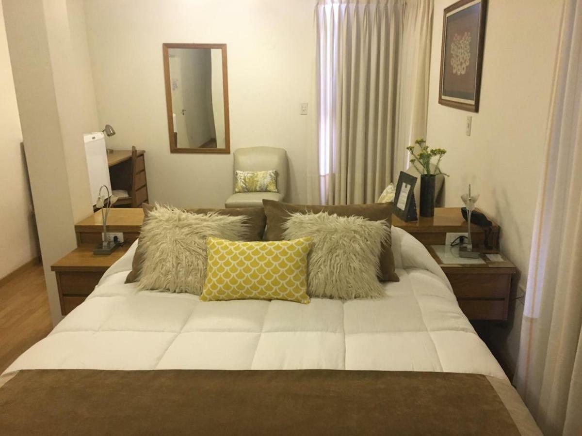 Hotel Pico 헤네랄 피코 외부 사진